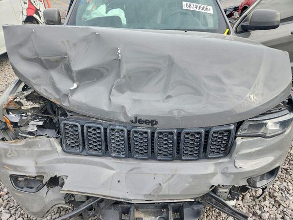 2019 JEEP GRAND CHEROKEE LAREDO 4X4 — Engine bay