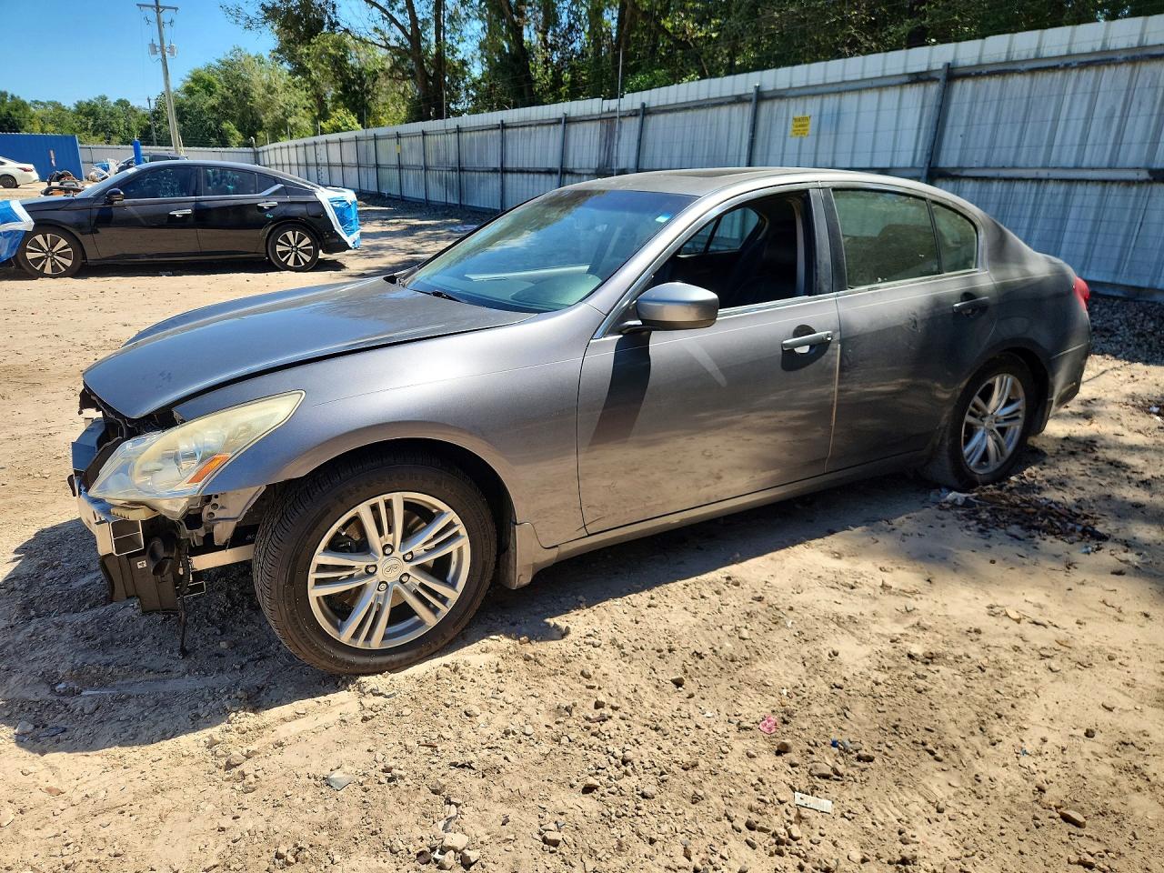 2015 INFINITI Q40 — Front 3/4