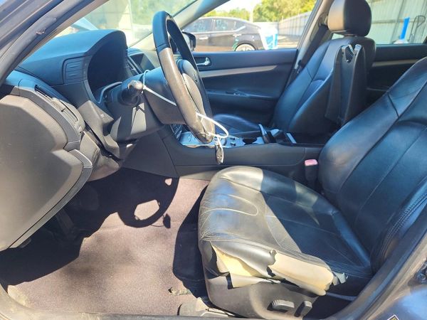 2015 INFINITI Q40 — DENT