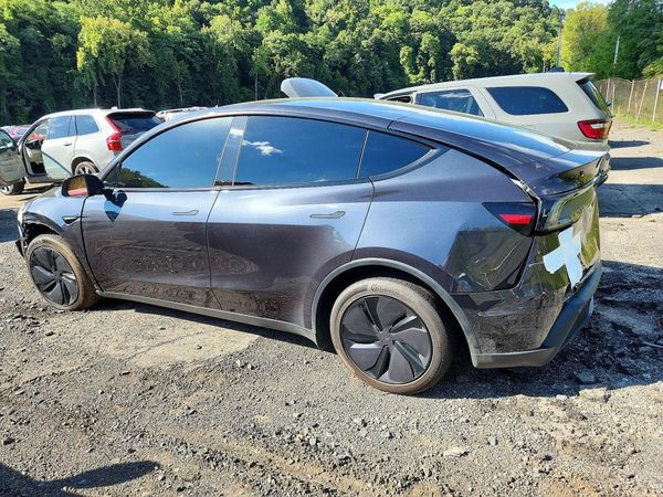 2026 TESLA MODEL Y