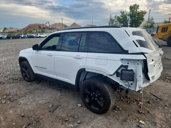 2024 JEEP GRAND CHEROKEE LAREDO 4X4