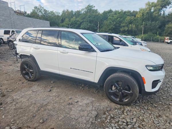 2024 JEEP GRAND CHEROKEE LAREDO 4X4