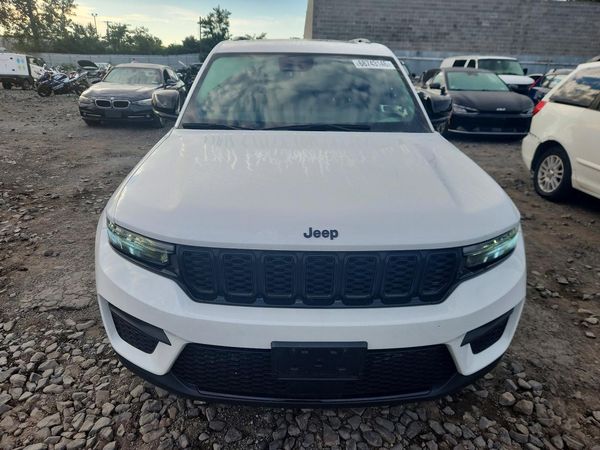 2024 JEEP GRAND CHEROKEE LAREDO 4X4