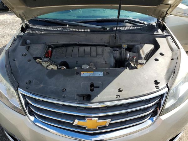 2015 CHEVROLET TRAVERSE LTZ — Engine bay