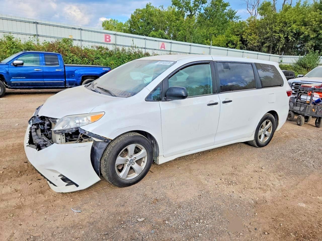 2019 TOYOTA SIENNA L