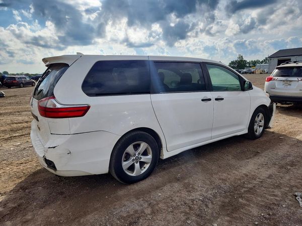 2019 TOYOTA SIENNA L