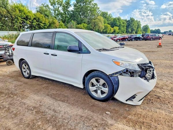 2019 TOYOTA SIENNA L