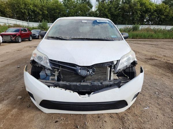 2019 TOYOTA SIENNA L
