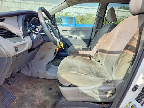 2019 TOYOTA SIENNA L