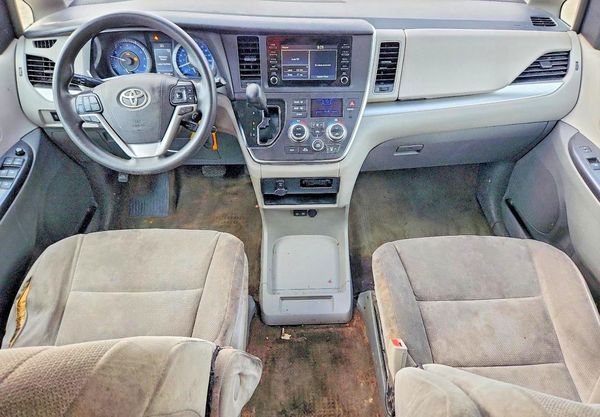 2019 TOYOTA SIENNA L
