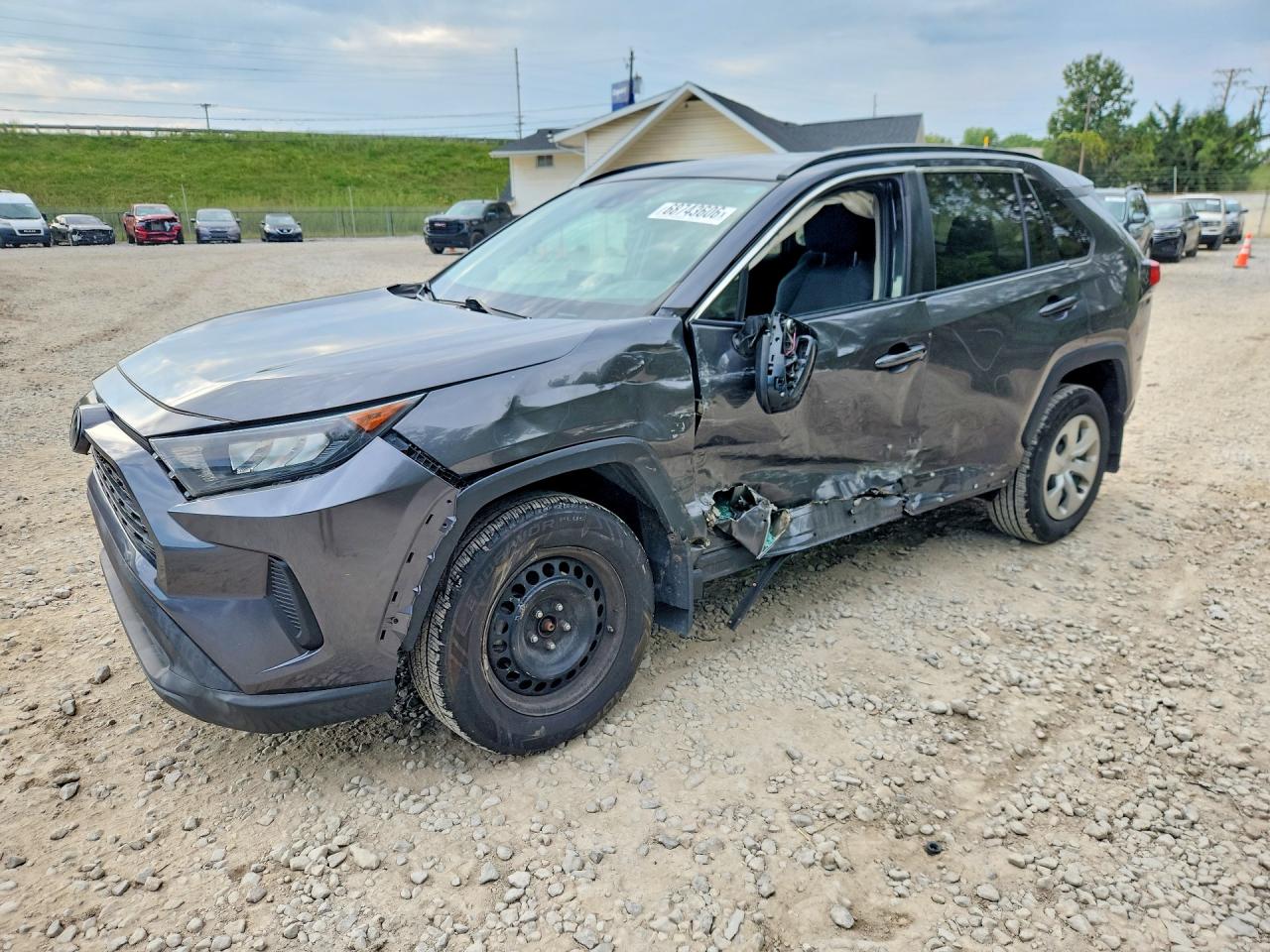 2019 TOYOTA RAV4 — Front 3/4