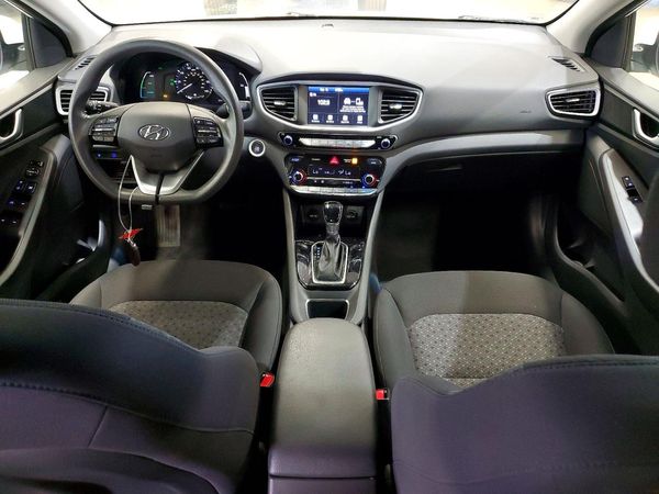 2019 HYUNDAI IONIQ Blue (HEV) — Engine bay