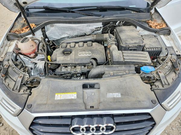 2016 AUDI Q3 — Engine bay