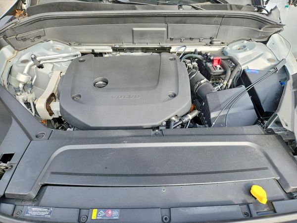 2025 VOLVO XC90 Plus Bright — Engine bay
