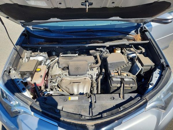 2016 TOYOTA RAV4 XLE (M Grade) — Engine bay