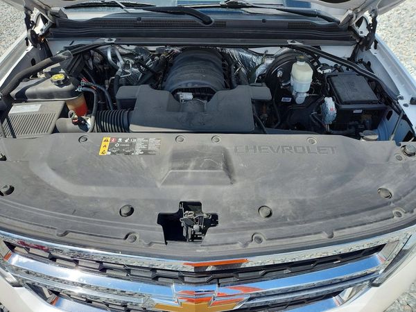2017 CHEVROLET TAHOE LT — Engine bay