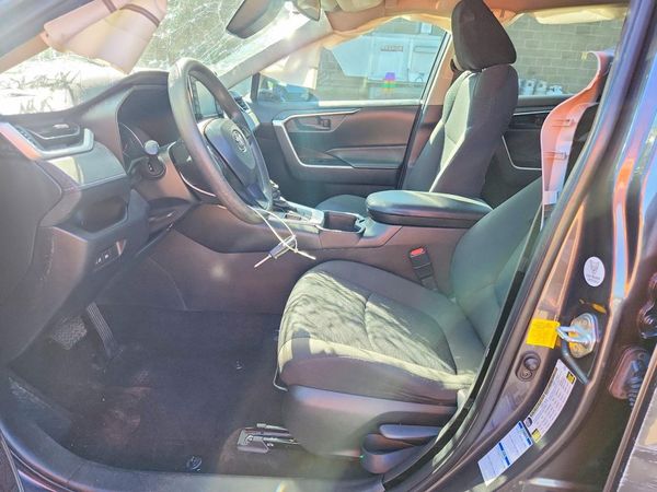 2022 TOYOTA RAV4 LE — DENT