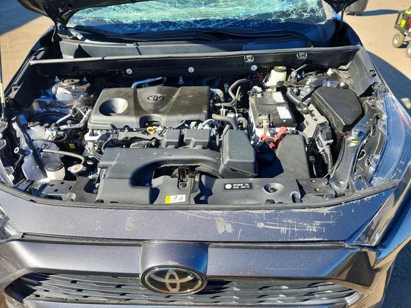 2022 TOYOTA RAV4 LE — Engine bay