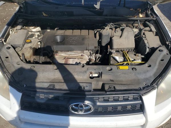 2012 TOYOTA RAV4 Sports — Engine bay