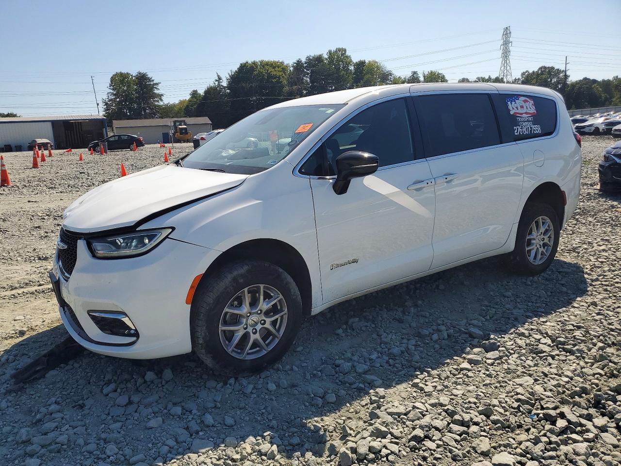 2024 CHRYSLER PACIFICA — Front 3/4