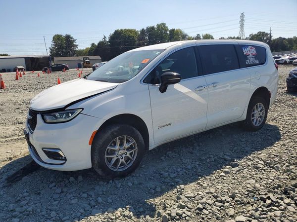 2024 CHRYSLER PACIFICA — Front 3/4