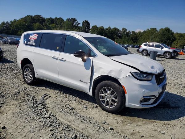 2024 CHRYSLER PACIFICA — Passenger 3/4