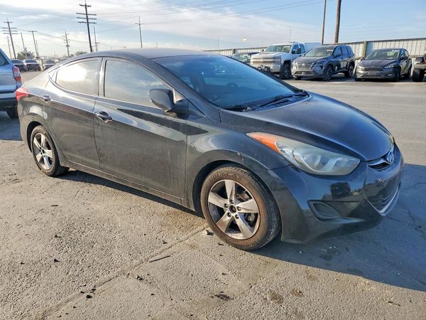 2013 HYUNDAI ELANTRA — Passenger 3/4