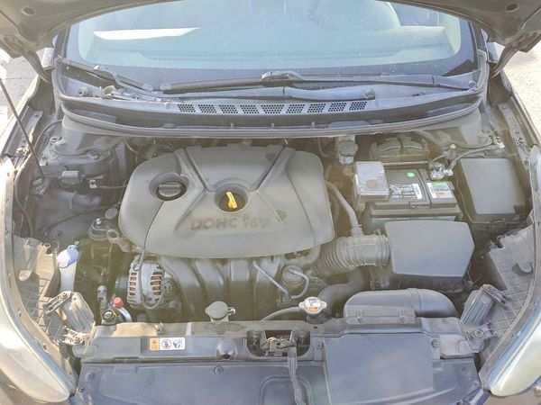 2013 HYUNDAI ELANTRA — Engine bay