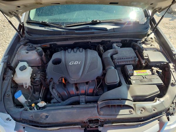 2014 HYUNDAI SONATA GLS/ GLS Popular — Engine bay