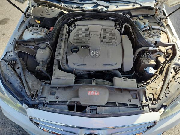 2014 MERCEDES-BENZ E — Engine bay