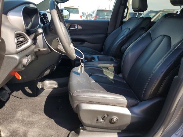 2025 CHRYSLER PACIFICA Select — DENT