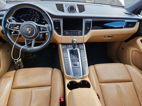 2017 PORSCHE MACAN — CKPT