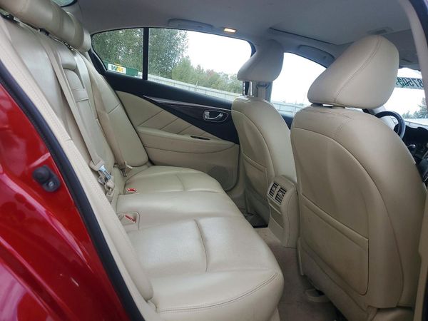 2015 INFINITI Q50