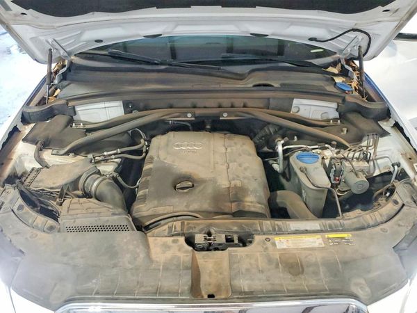 2016 AUDI Q5 — Engine bay