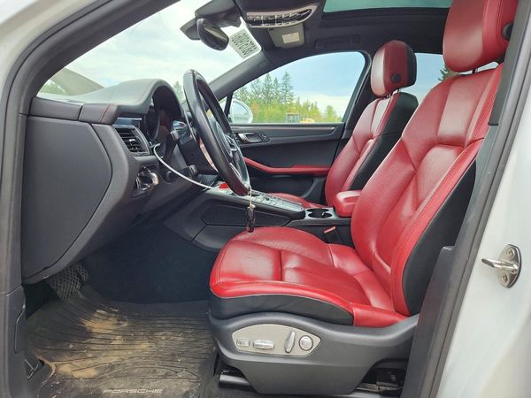 2017 PORSCHE MACAN — DENT