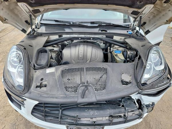 2017 PORSCHE MACAN — Engine bay