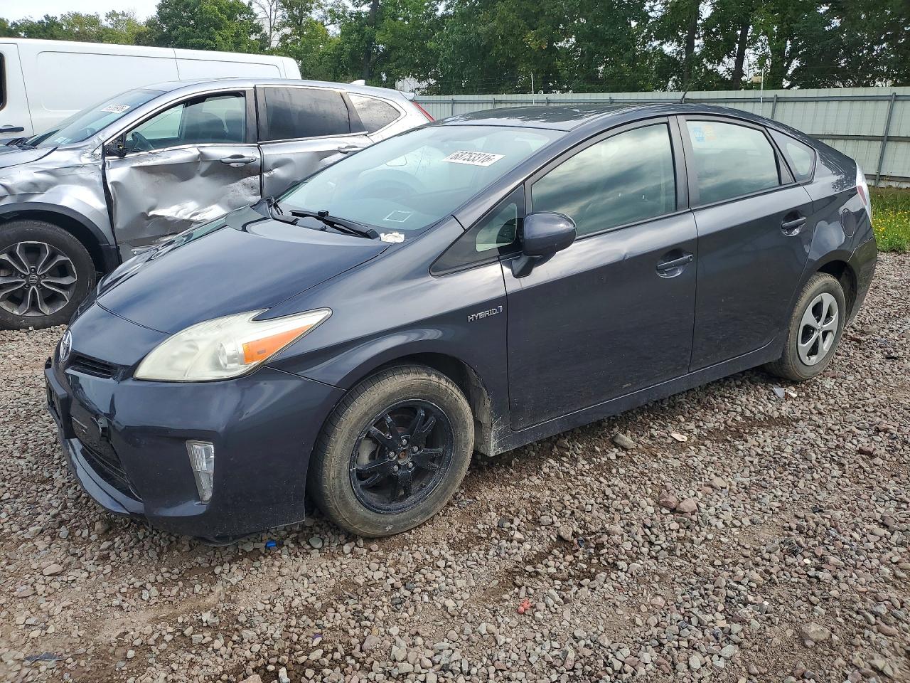 2013 TOYOTA PRIUS — Front 3/4