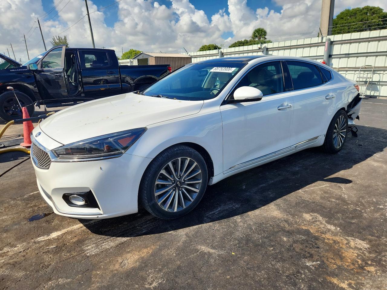 2017 KIA CADENZA — Front 3/4