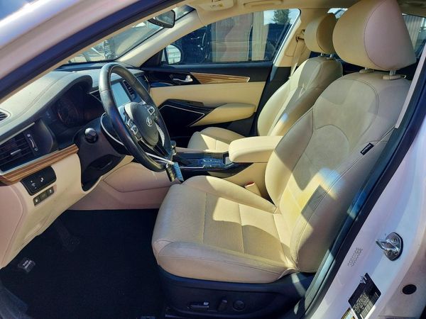 2017 KIA CADENZA — DENT
