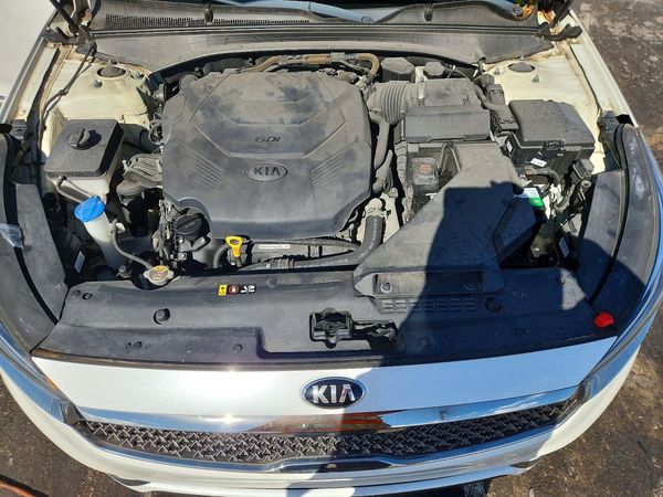 2017 KIA CADENZA — Engine bay