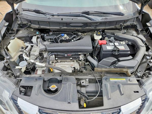 2019 NISSAN ROGUE — Engine bay