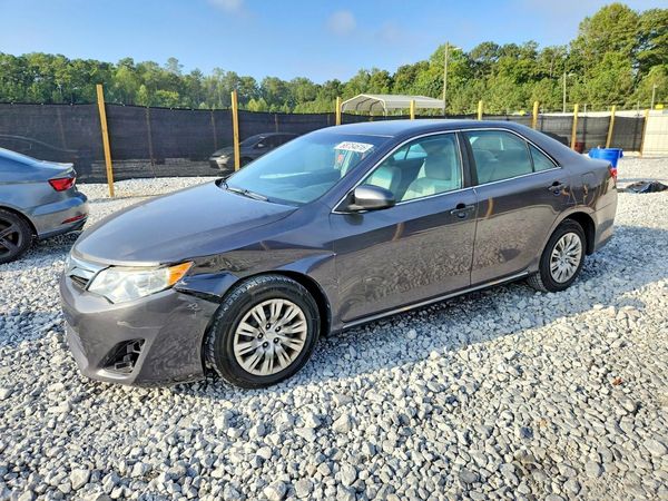 2014 TOYOTA CAMRY — Front 3/4