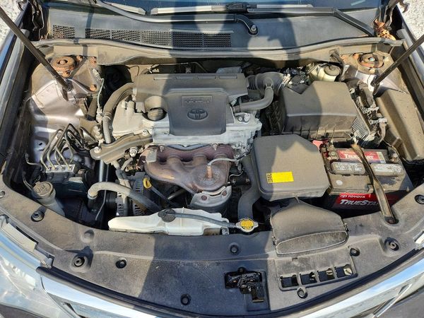 2014 TOYOTA CAMRY — Engine bay