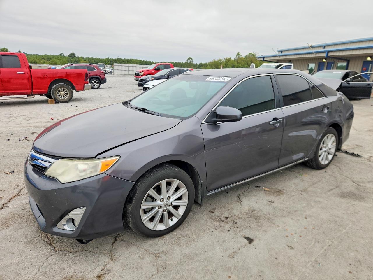 2014 TOYOTA CAMRY — Front 3/4