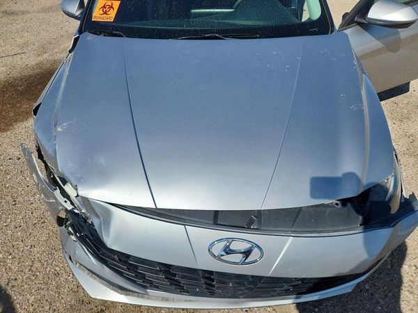 2021 HYUNDAI ELANTRA SEL — Engine bay
