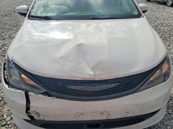 2022 CHRYSLER VOYAGER LX
