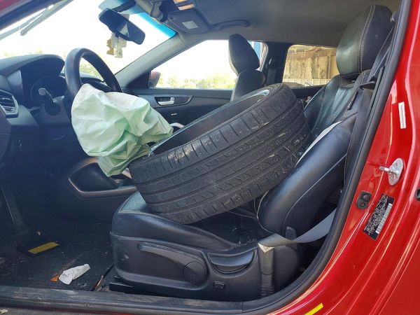 2015 HYUNDAI VELOSTER GLS(Middle) — DENT