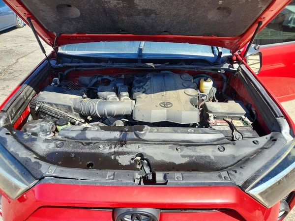 2019 TOYOTA 4RUNNER — Engine bay