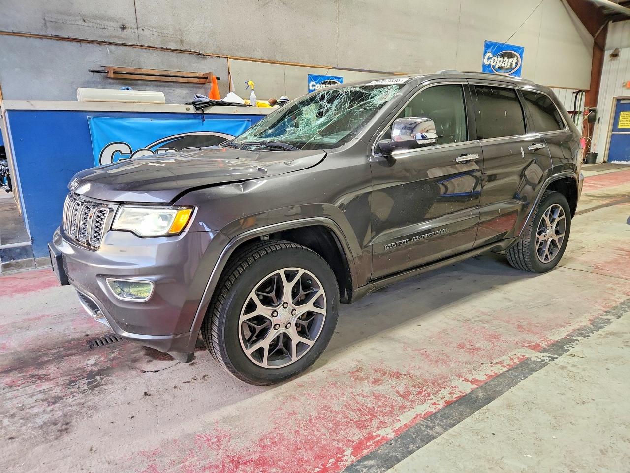 2019 JEEP GRAND CHEROKEE Overland — Front 3/4