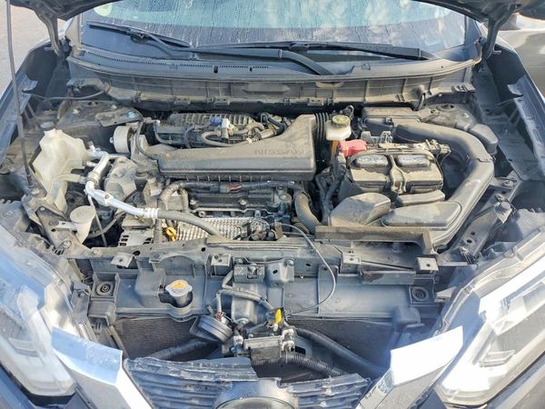 2019 NISSAN ROGUE — Engine bay